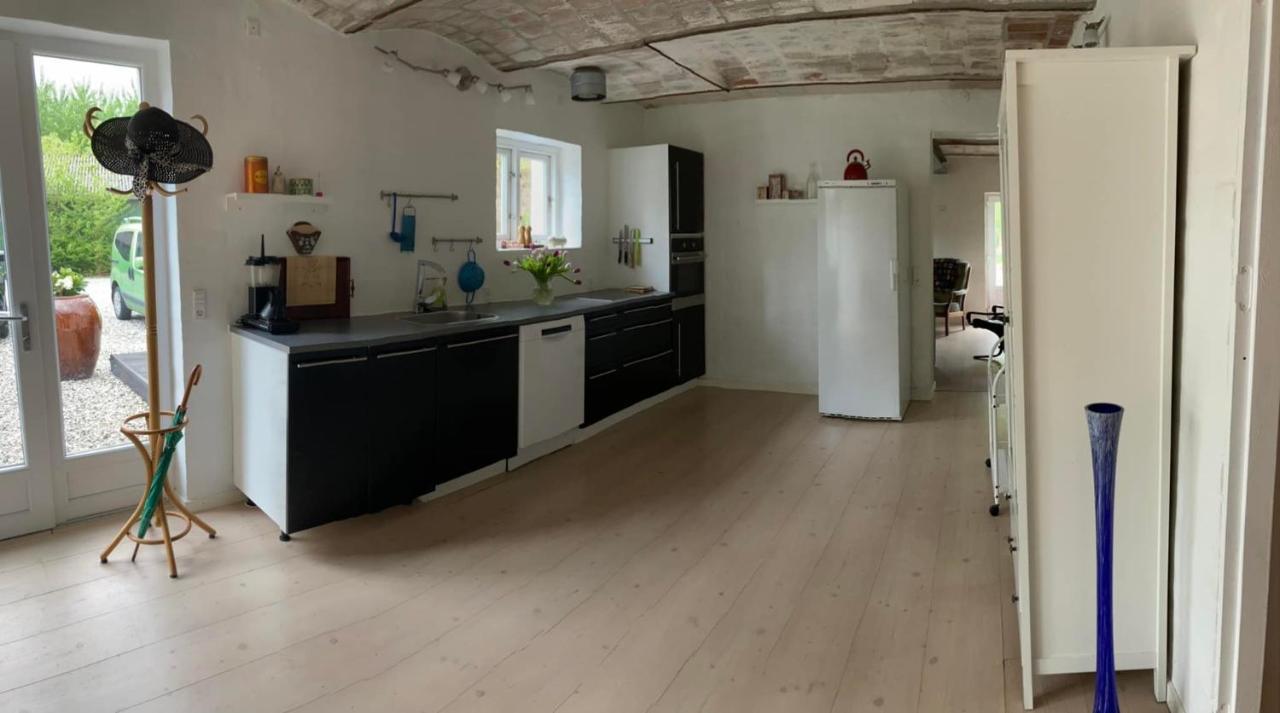 Under Regnbuen, Dit Fristed Pa Haervejen Them Esterno foto